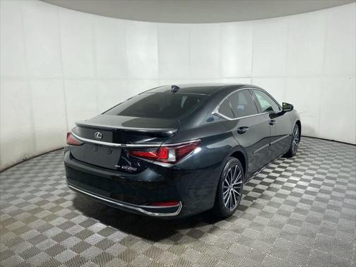 2023 Lexus ES 250 Base