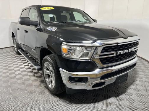 Diamond Black Crystal Pearlcoat 2022 RAM 1500 Big Horn/Lone Star