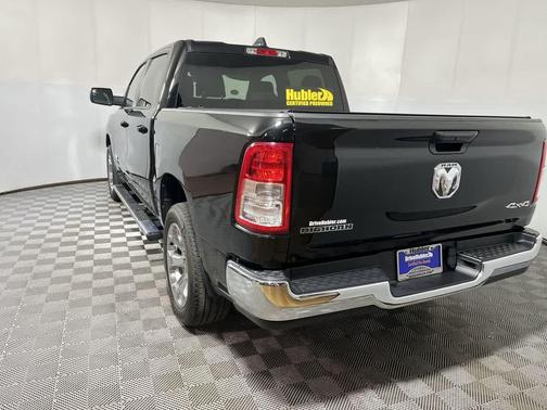 Diamond Black Crystal Pearlcoat 2022 RAM 1500 Big Horn/Lone Star