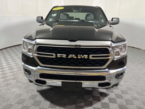 Diamond Black Crystal Pearlcoat 2022 RAM 1500 Big Horn/Lone Star