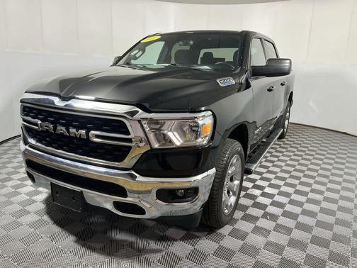 Diamond Black Crystal Pearlcoat 2022 RAM 1500 Big Horn/Lone Star