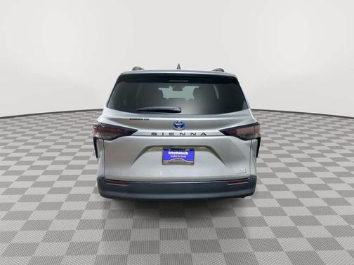 2023 Toyota Sienna XLE 8 Passenger