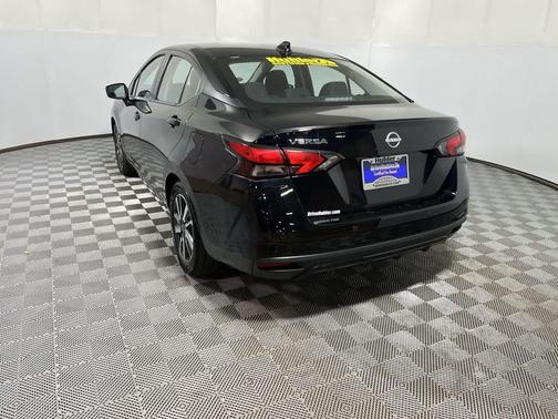 Super Black 2025 Nissan Versa 1.6 SV