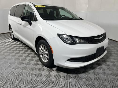 2024 Chrysler Voyager LX