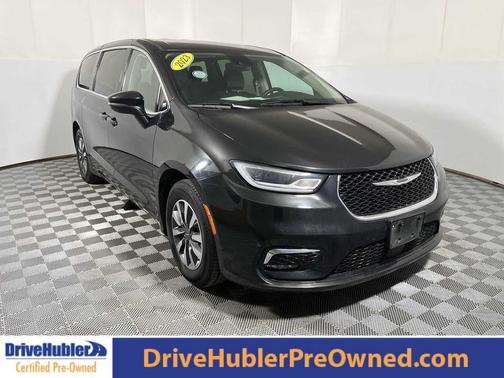 Brilliant Black Crystal Pearlcoat 2023 Chrysler Pacifica Hybrid Touring L