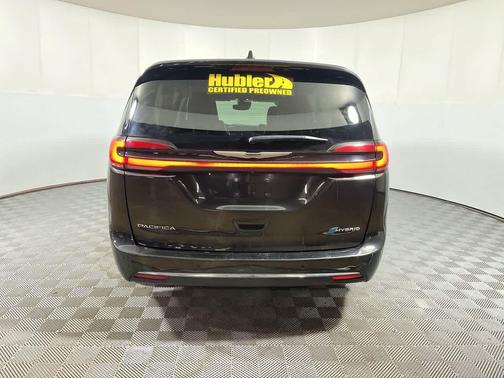 Brilliant Black Crystal Pearlcoat 2023 Chrysler Pacifica Hybrid Touring L
