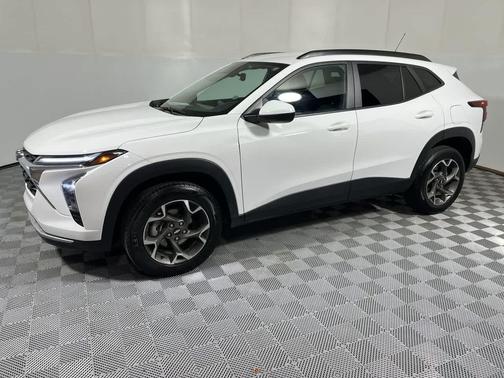 Summit White 2024 Chevrolet Trax LT