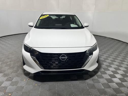 Aspen White Tricoat 2024 Nissan Sentra SV
