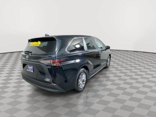 2024 Toyota Sienna XLE 7 Passenger