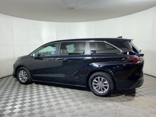 2024 Toyota Sienna XLE 7 Passenger