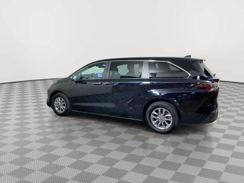 2024 Toyota Sienna XLE 7 Passenger