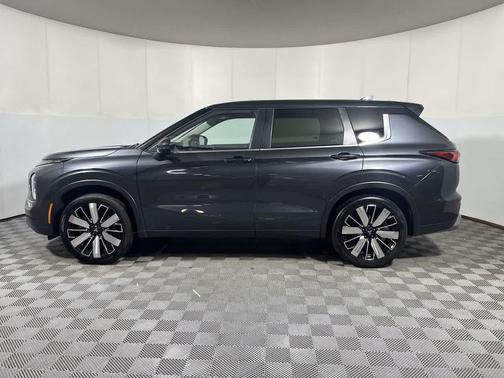 Graphite Gray 2025 Mitsubishi Outlander SE S-AWC