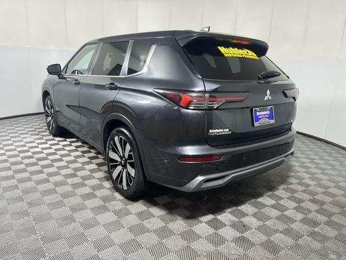 Graphite Gray 2025 Mitsubishi Outlander SE S-AWC