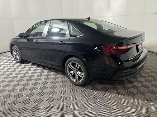 Deep Black Pearl 2024 Volkswagen Jetta 1.5T SE