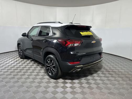 Mosaic Black Metallic 2023 Chevrolet Trailblazer ACTIV