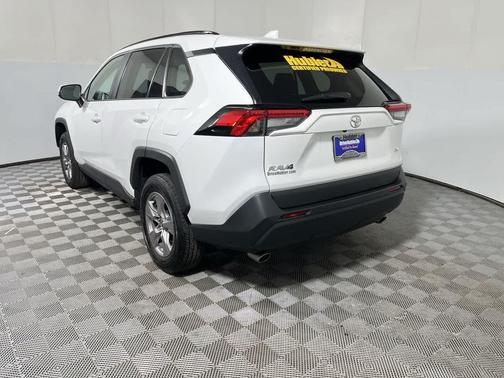 Ice Cap 2025 Toyota RAV4 XLE
