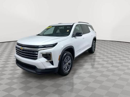 2025 Chevrolet Traverse LT