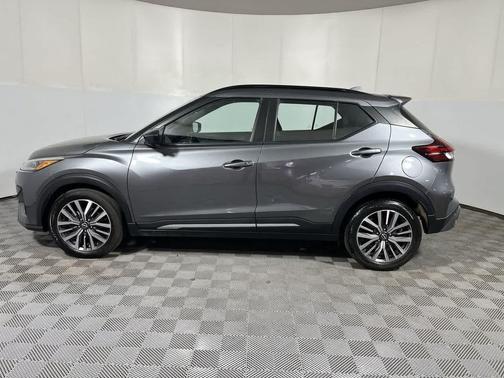 Gun Metallic 2024 Nissan Kicks SR