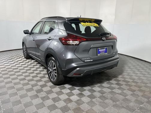Gun Metallic 2024 Nissan Kicks SR