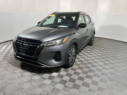 Gun Metallic 2024 Nissan Kicks SR