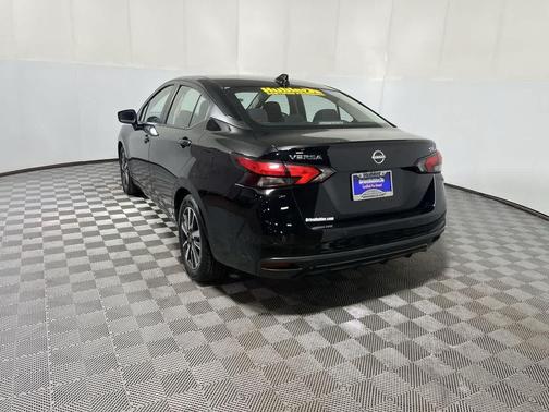 Super Black 2024 Nissan Versa 1.6 SV