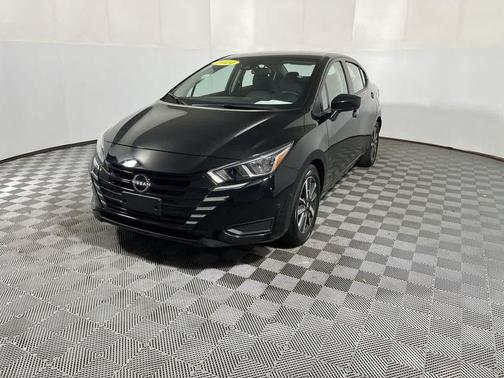 Super Black 2024 Nissan Versa 1.6 SV