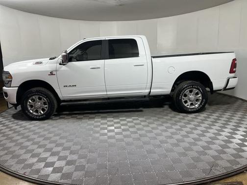 Bright White Clearcoat 2024 RAM 2500 Laramie Crew Cab 4x4 6'4' Box