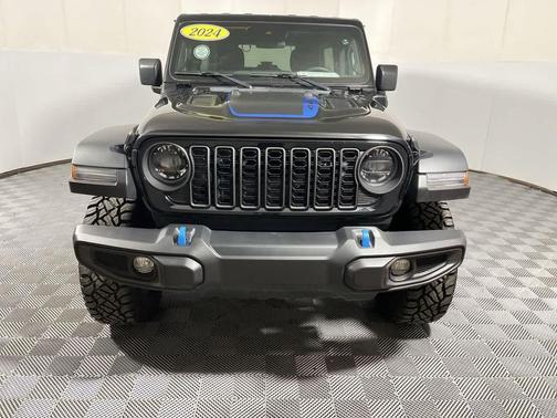 Black Clearcoat 2024 Jeep Wrangler 4xe Rubicon