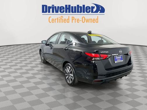 Super Black 2025 Nissan Versa 1.6 SV