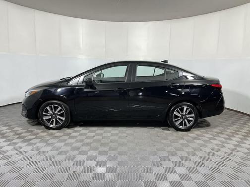 Super Black 2025 Nissan Versa 1.6 SV