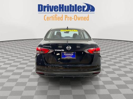 Super Black 2025 Nissan Versa 1.6 SV