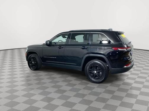 2022 Jeep Grand Cherokee Laredo