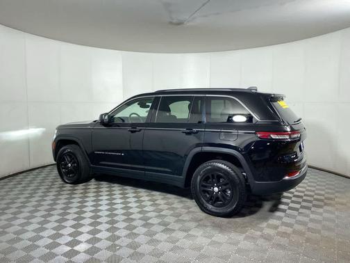 2022 Jeep Grand Cherokee Laredo