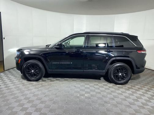 2022 Jeep Grand Cherokee Laredo