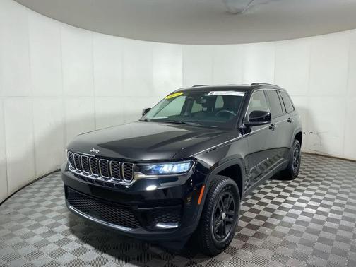 2022 Jeep Grand Cherokee Laredo