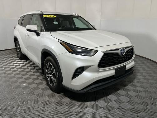 Wind Chill Pearl 2023 Toyota Highlander Hybrid XLE