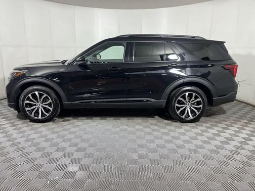 AGATE BLACK METALLIC 2025 Ford Explorer ST-Line