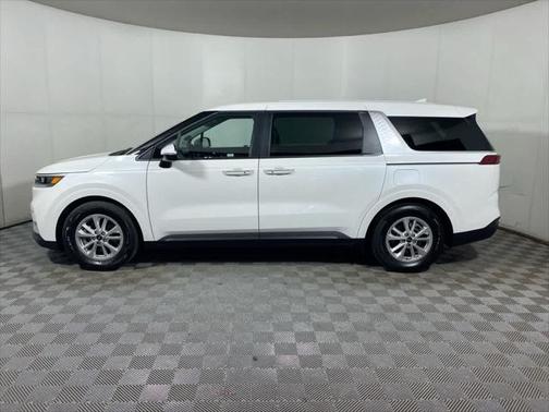2023 Kia Carnival LX
