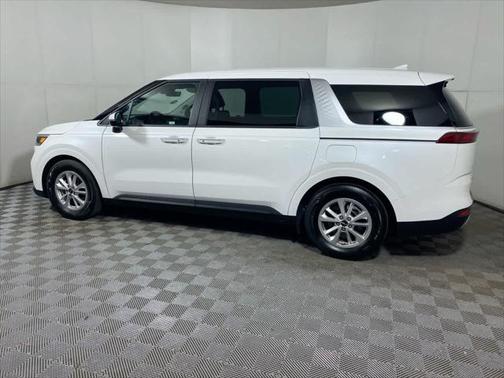 2023 Kia Carnival LX
