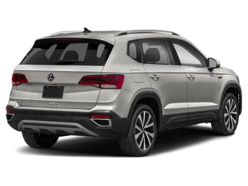 Pyrite Silver Metallic 2024 Volkswagen Taos 1.5T SE