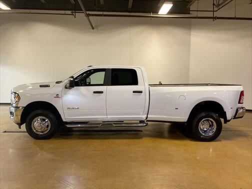 2024 RAM 3500 Big Horn Crew Cab 4x4 8' Box