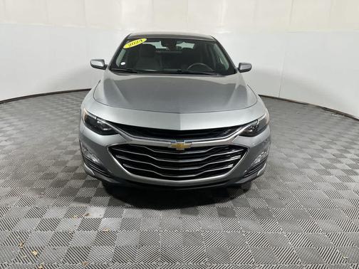 Sterling Gray Metallic 2024 Chevrolet Malibu FWD 1LT