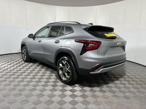 Sterling Gray Metallic 2025 Chevrolet Trax LT