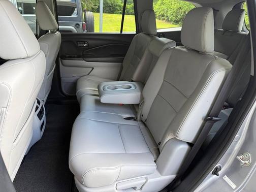Lunar Silver Metallic 2016 Honda Pilot EX-L