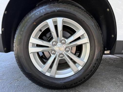 Summit White 2010 Chevrolet Equinox LT