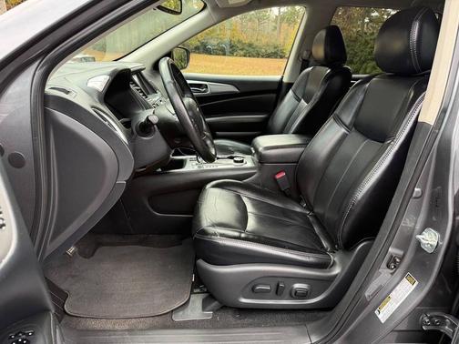 2019 Nissan Pathfinder SL