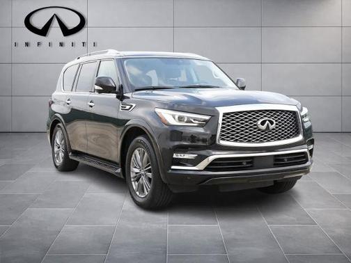 2022 INFINITI QX80 LUXE