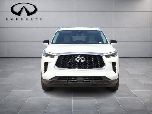 Majestic White 2024 INFINITI QX60 LUXE
