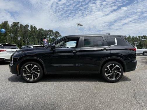 2023 Mitsubishi Outlander SE