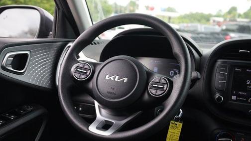 Gravity Gray 2023 Kia Soul LX